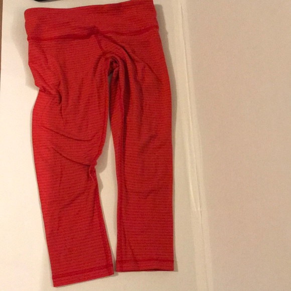 lululemon athletica Pants - Lululemon cropped yoga pants